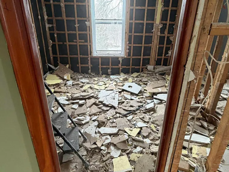 Pièce résidentielle en cours de démolition intérieure